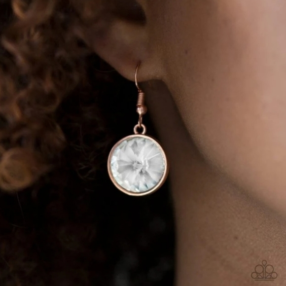 SHE SPARKLES ON Set - Picture 4 of 6